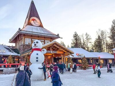 Rovaniemi, tărâmul magic al lui Moș Crăciun, este sufocat de turiști