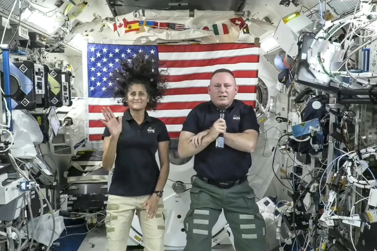 NASA amână din nou întoarcerea astronauților de pe ISS