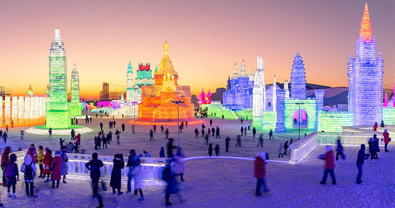 Harbin Ice-Snow World te așteaptă cu 300.000 de mc de gheață