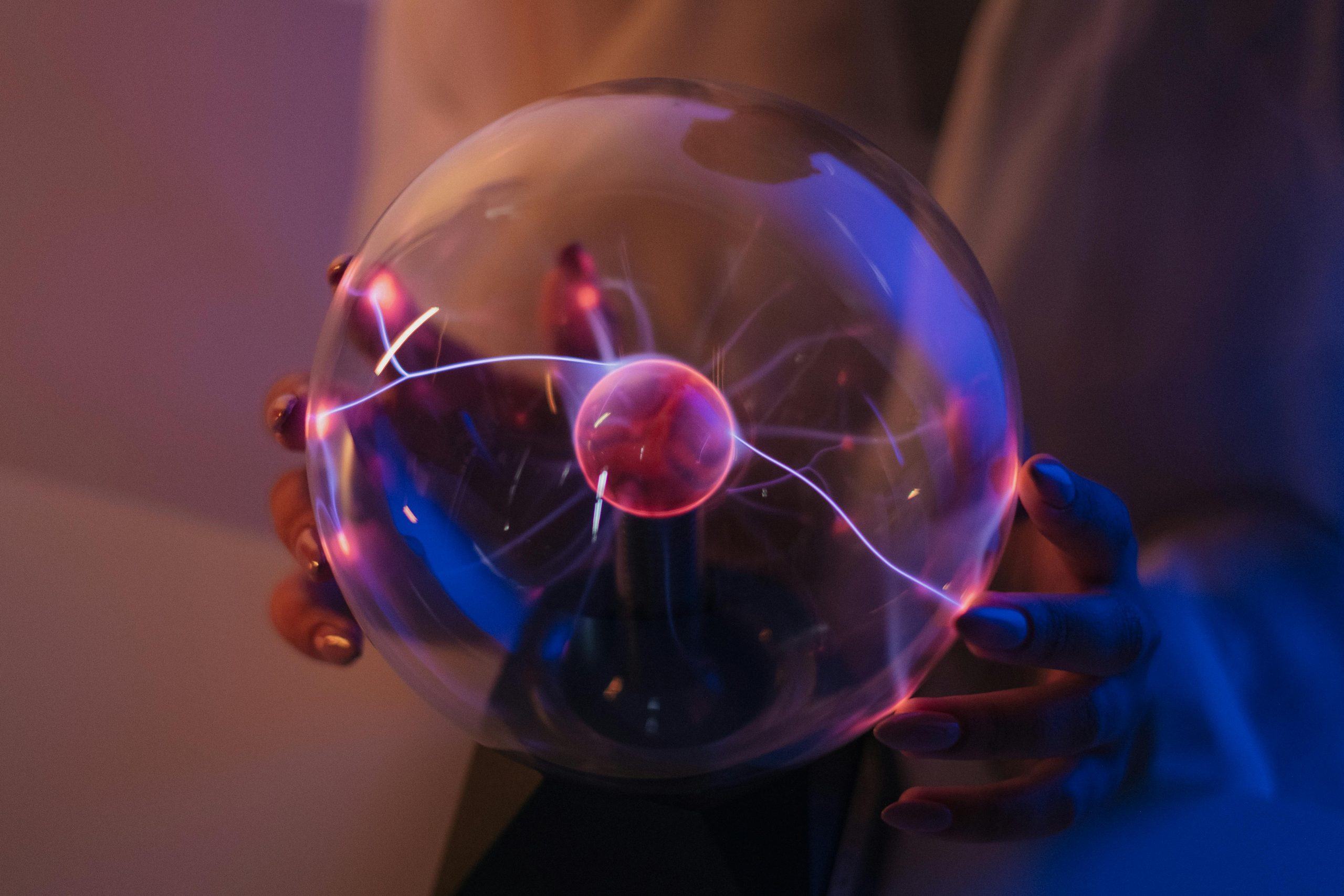 Noul flux electromagnetic revoluționează electronicele. Cercetătorii caută un material altermagnetic care poate fi folosit la scară industrială