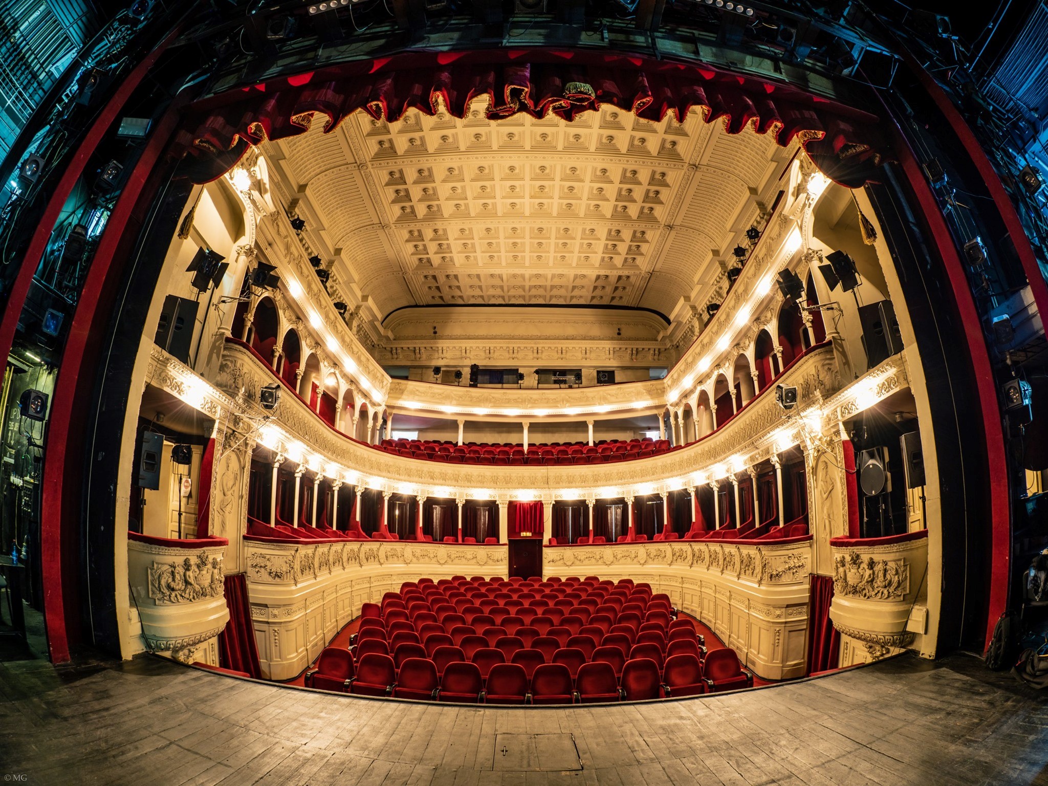 Ce secrete ascunde Teatrul Odeon