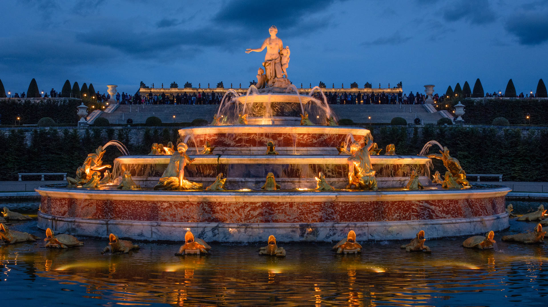 Fântânile arteziene de la Versailles te așteaptă cu spectacole