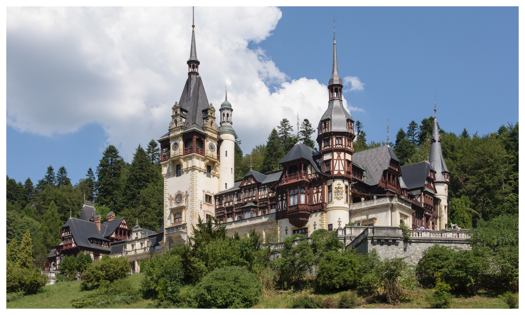 În fruntea listei se află Castelul Peleș din Sinaia