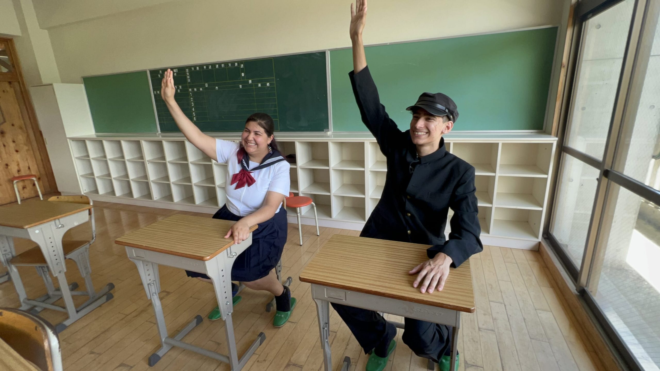 Visezi să trăiești o zi ca un elev japonez de liceu?