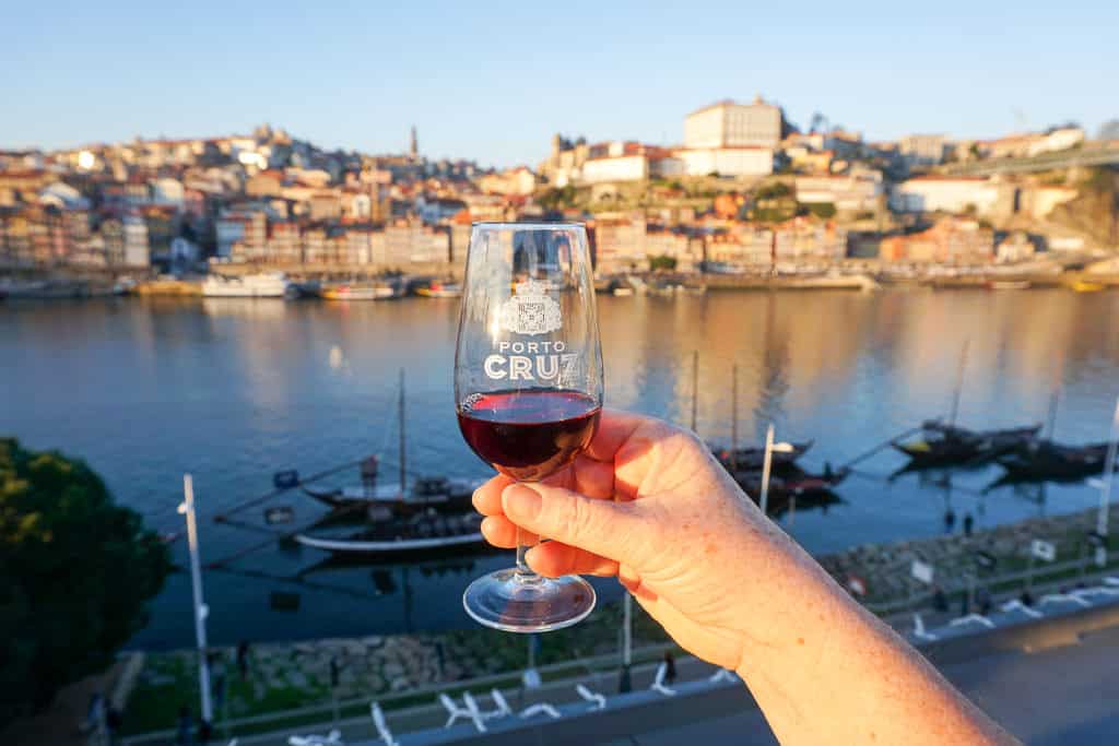 Porto interzice vânzarea de alcool în spații publice