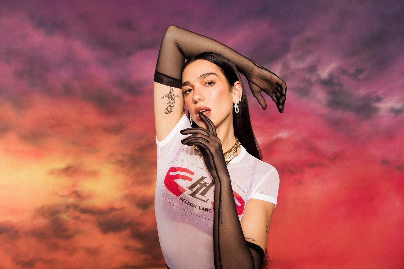 Dua Lipa se întoarce la Londra în această săptămână