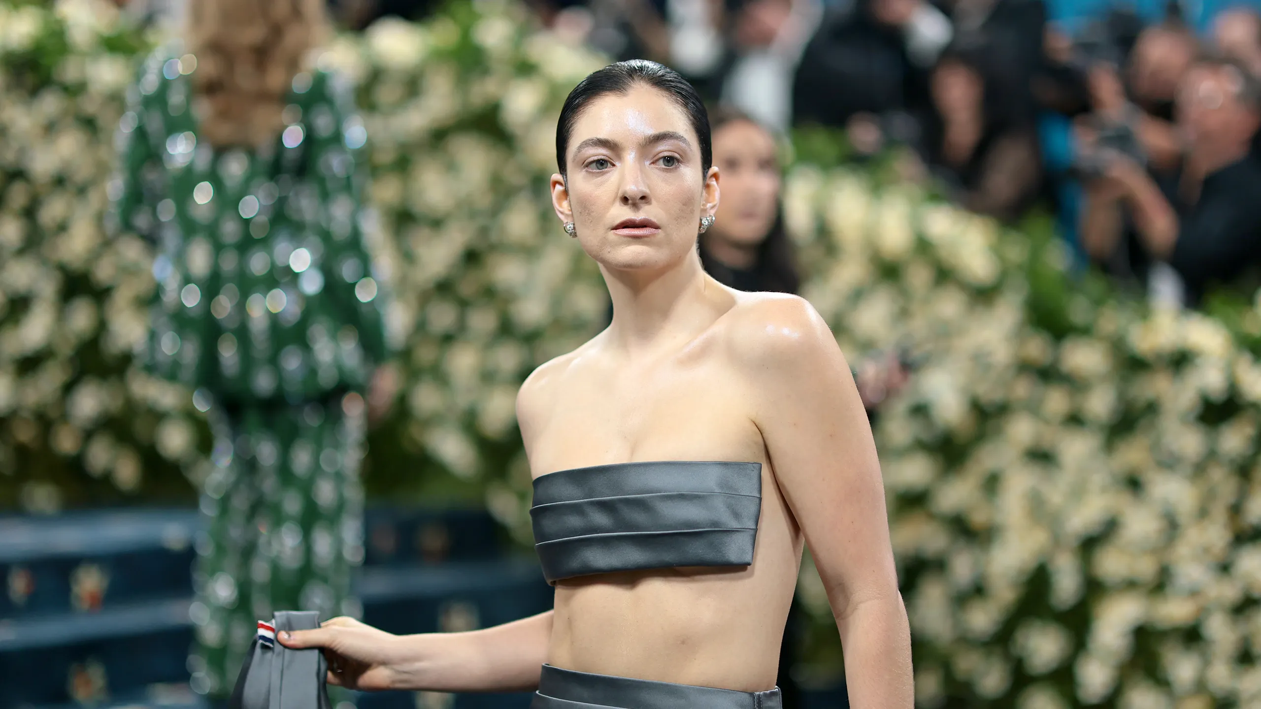 Lorde și-a șocat fanii pozând nud pe coperta noului ei album