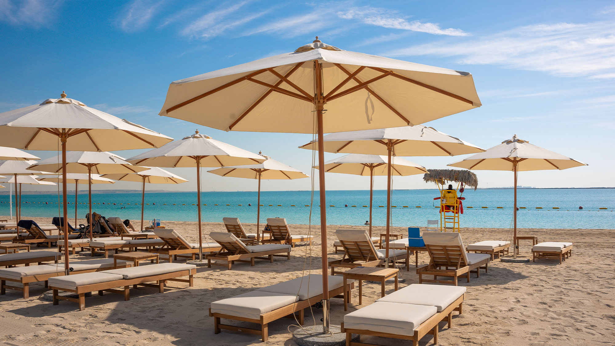 Marsana East Beach e prima plajă unde poți să înoți noaptea