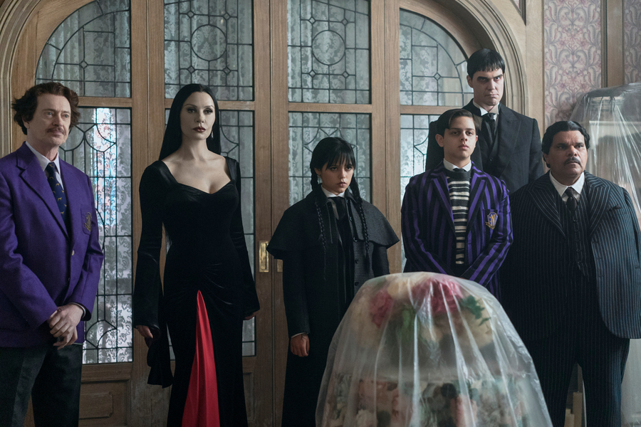 Tim Burton lansează noul trailer pentru sezonul 2 din „Wednesday”