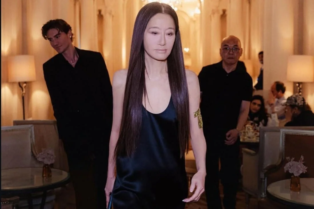 Vera Wang a strălucit la 76 de ani în inima Parisului