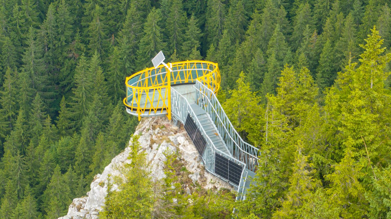 Bucovina inaugurează primul skywalk din România