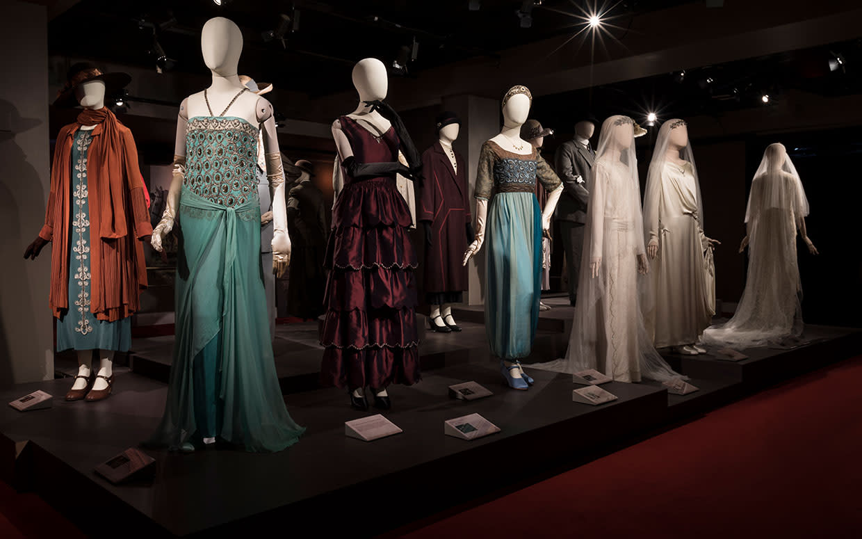 Costume din serialul „Downton Abbey” sunt scoase la licitație