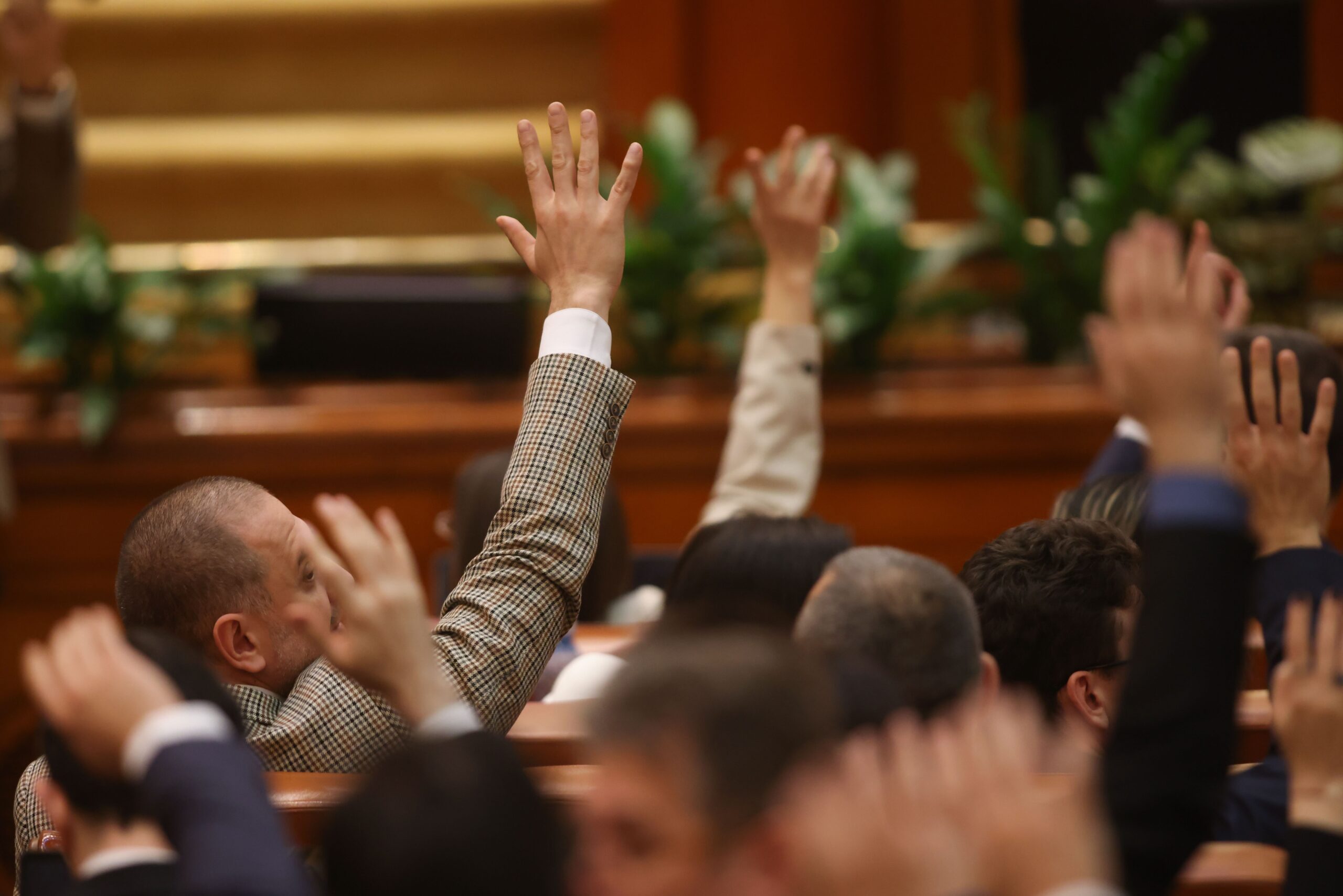 Proiectele care despart coaliția: de la corectarea primului pachet de măsuri fiscale la vechea temă a reducerii numărului de parlamentari