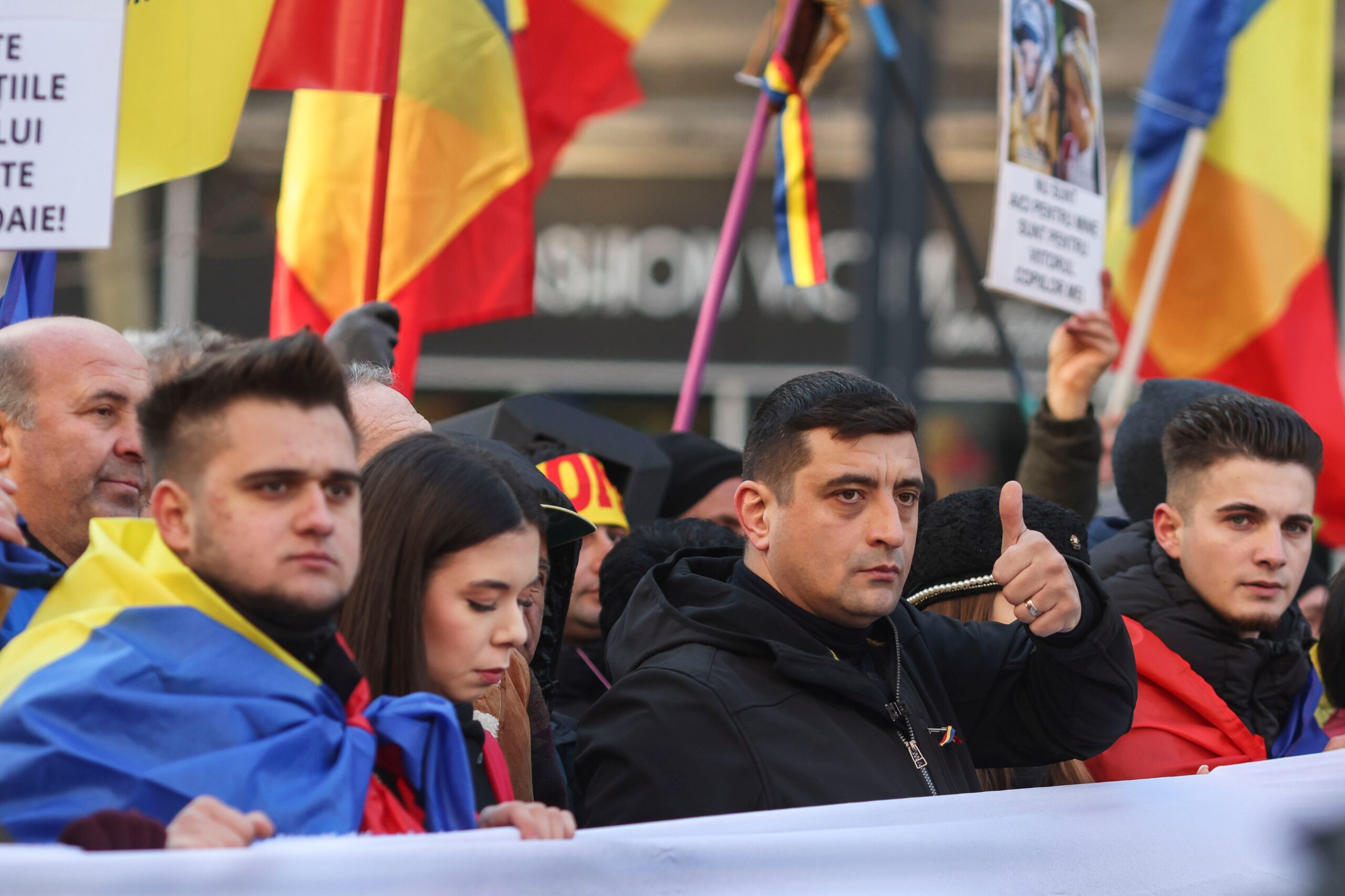 Inflație de formațiuni suveraniste. Ce arată, de fapt, „bucățile rupte” din AUR, partidul condus de George Simion