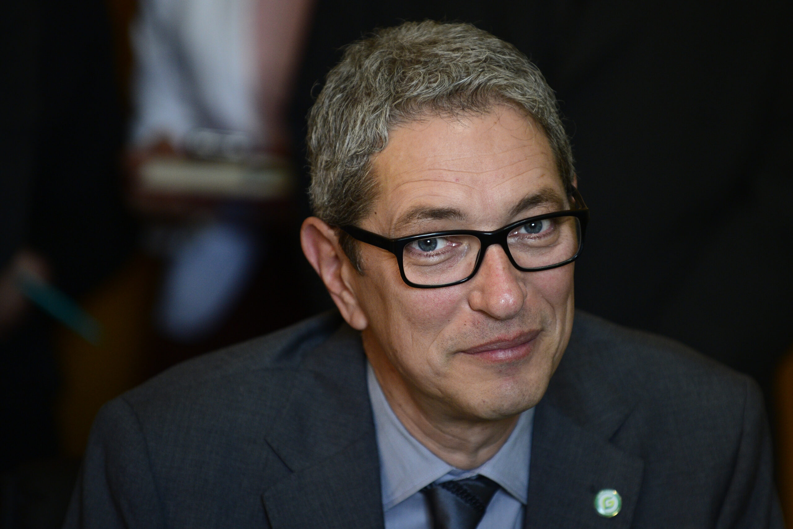 După aproape 12 ani, Consulul General al României din Africa de Sud, Andrei Zaharescu, a fost chemat în țară de Oana Țoiu