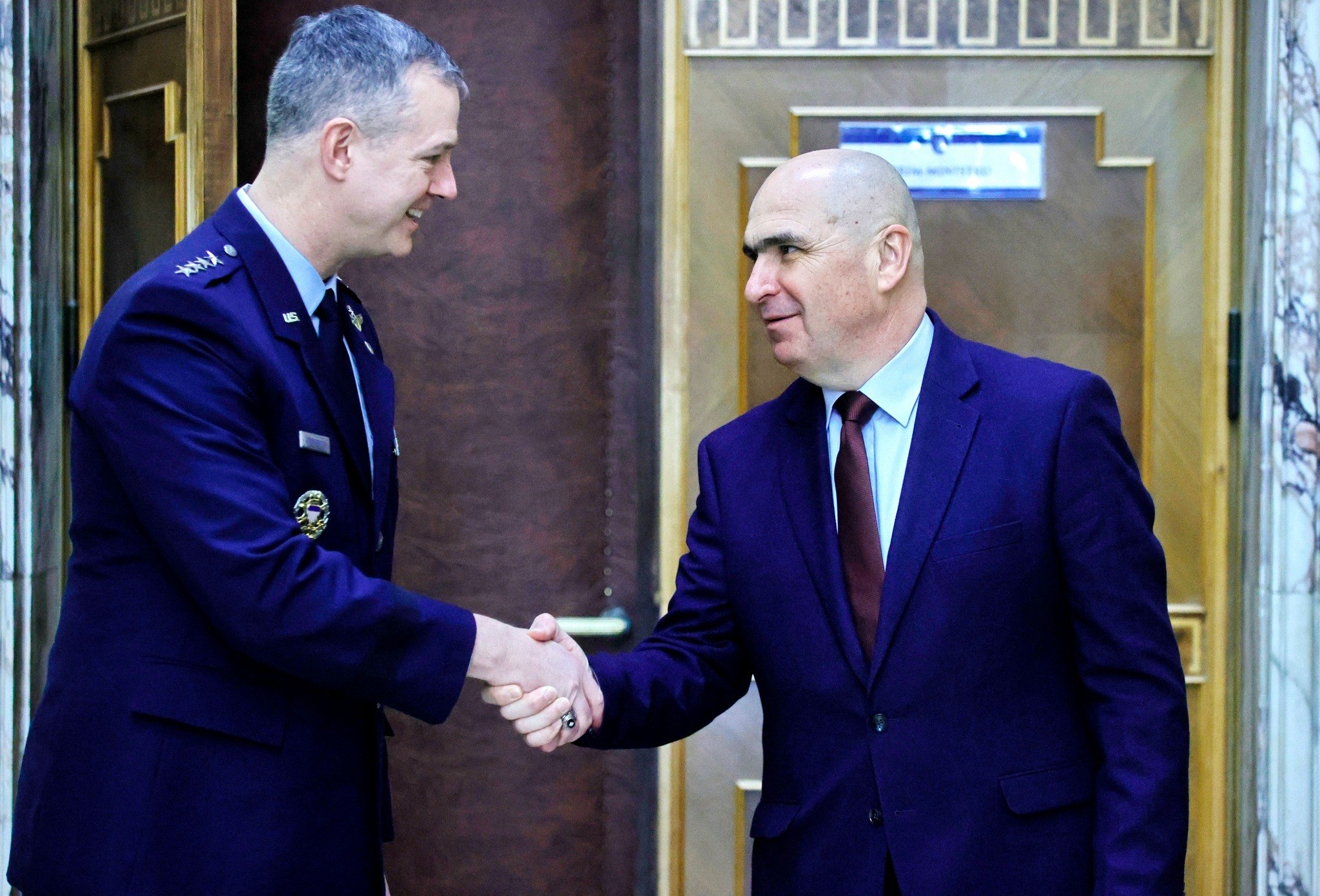 Comandantul suprem al Forțelor Aliate din Europa s-a întâlnit Ilie Bolojan și Radu Miruță. Discuții despre consolidarea cooperării strategice dintre România, NATO şi SUA