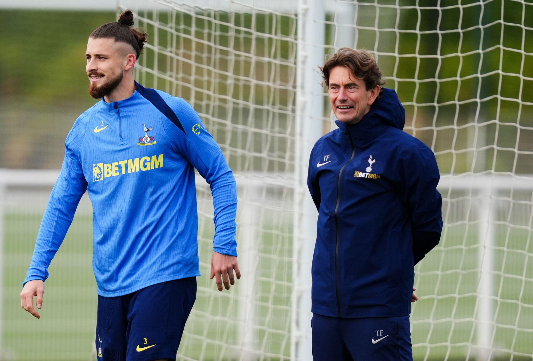 Soarta lui Radu Drăgușin ar putea lua o turnură neașteptată dacă managerul Thomas Frank va fi dat afară