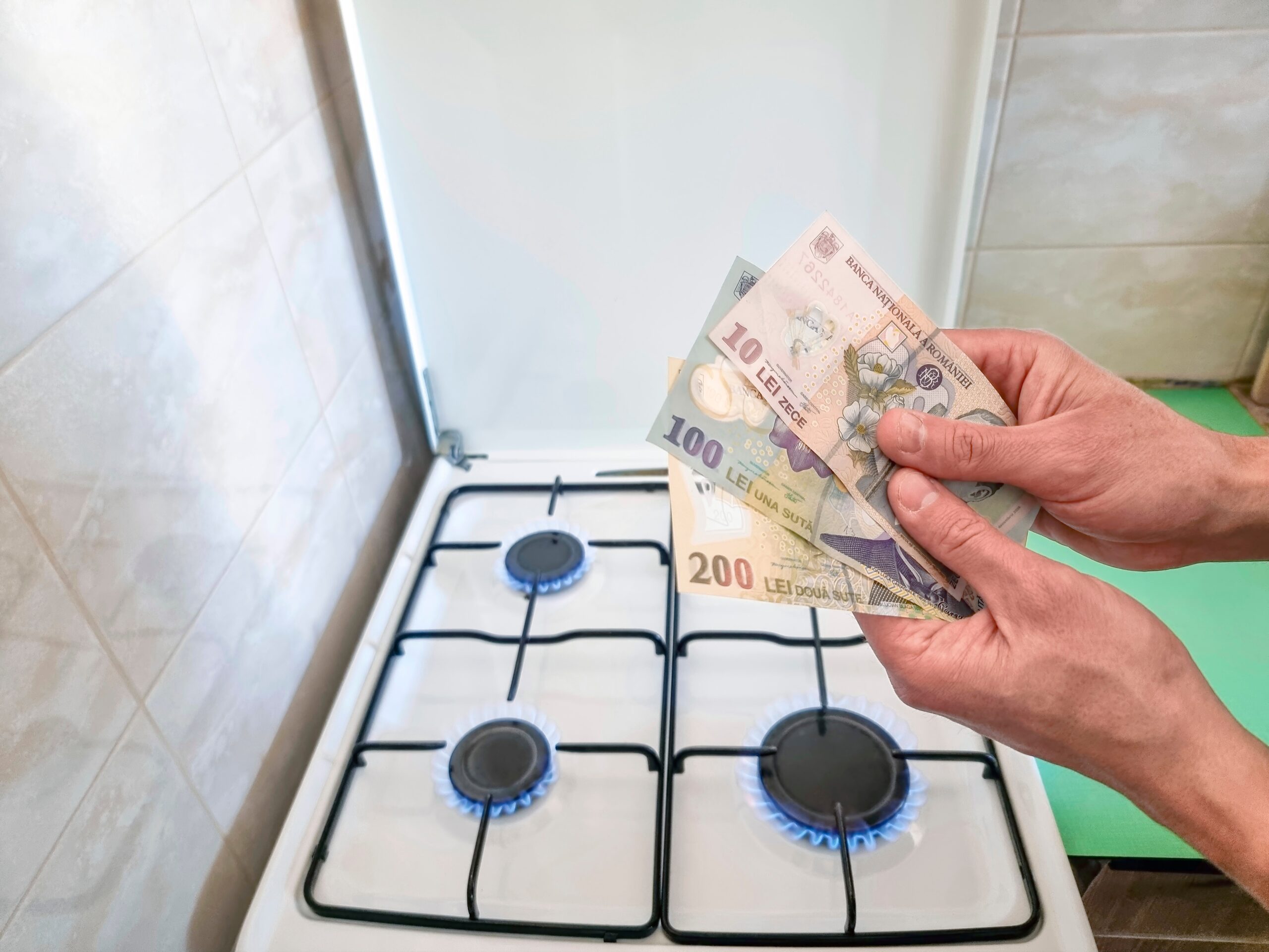 Cât ai putea plăti la factura la gaze de la 1 aprilie 2026, dacă va fi eliminată plafonarea de 0,31 lei/kWh