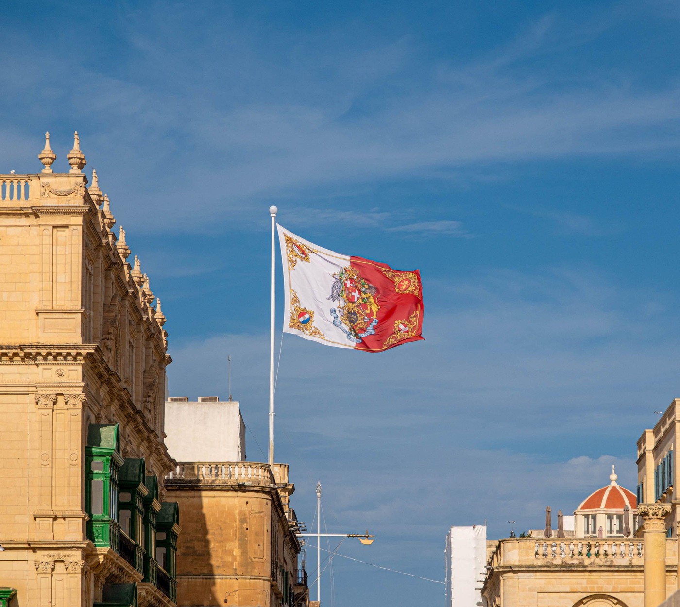Țara mică din Europa, pe care o parcurgi în 45 de minute. Are „cel mai frumos port din lume”