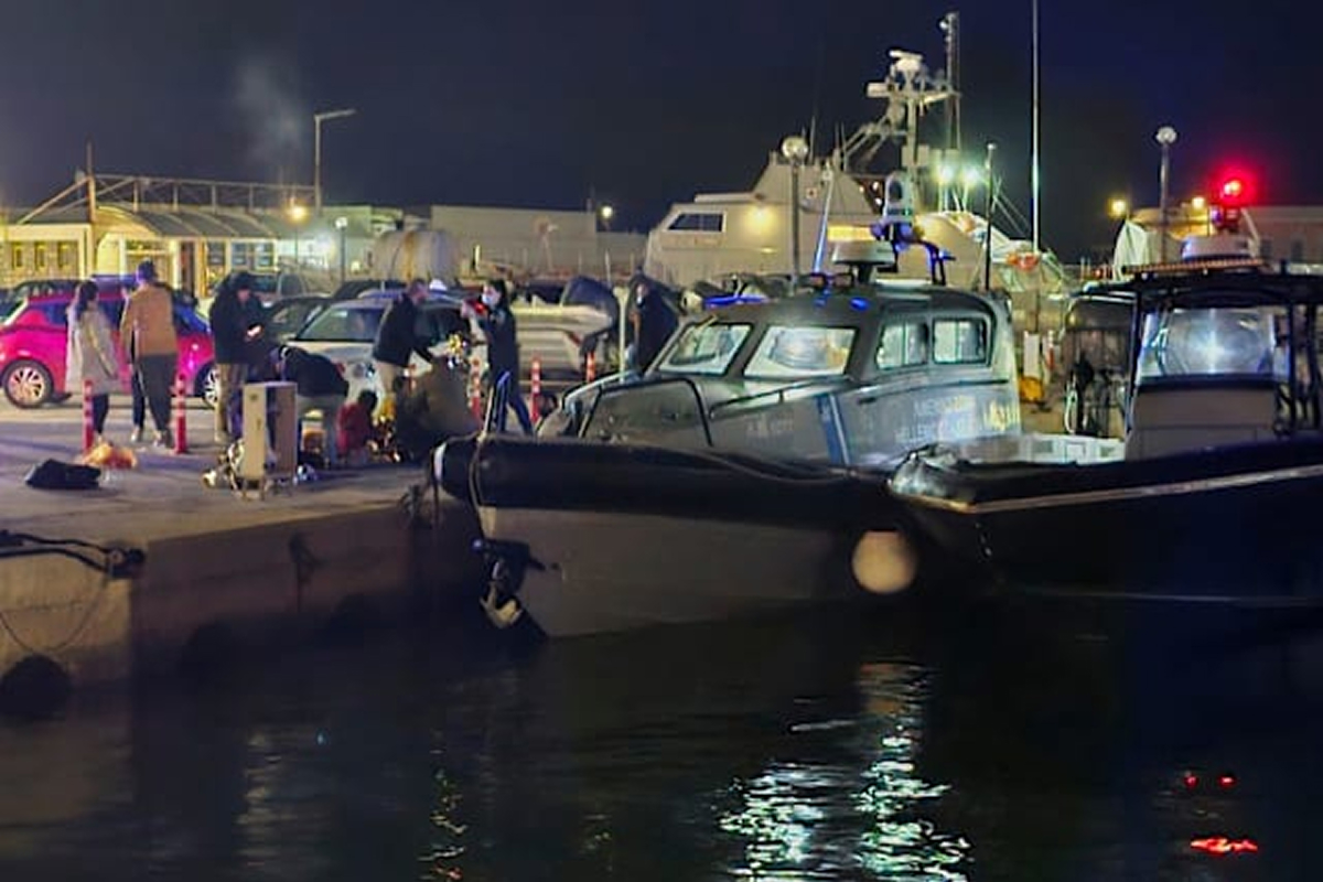Tragedie în Grecia. O barcă plină cu imigranți, lovită de o navă a Pazei de Coastă. Sunt cel puțin 15 morți