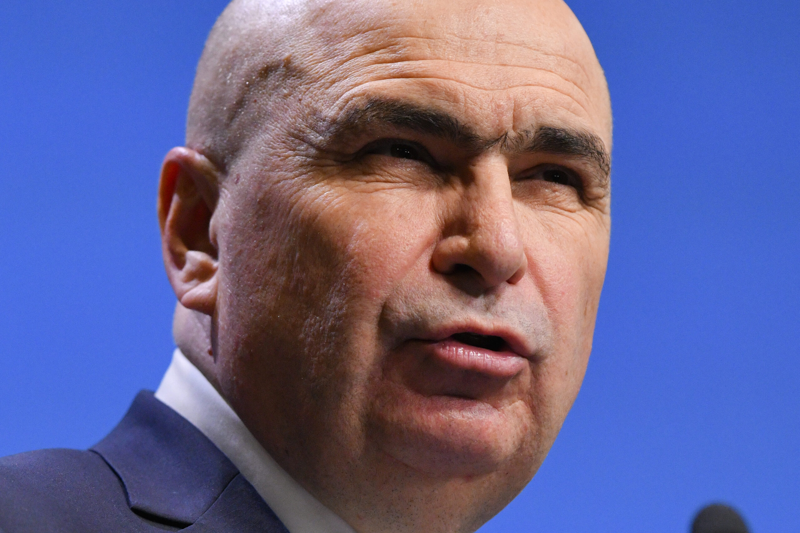 Bolojan explică de ce amână măsurile pentru prețul carburanților. Când va lua guvernul măsuri 