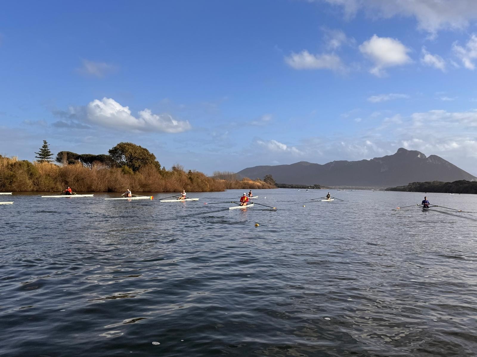 Canotorii au revenit acasă chiar de 8 Martie