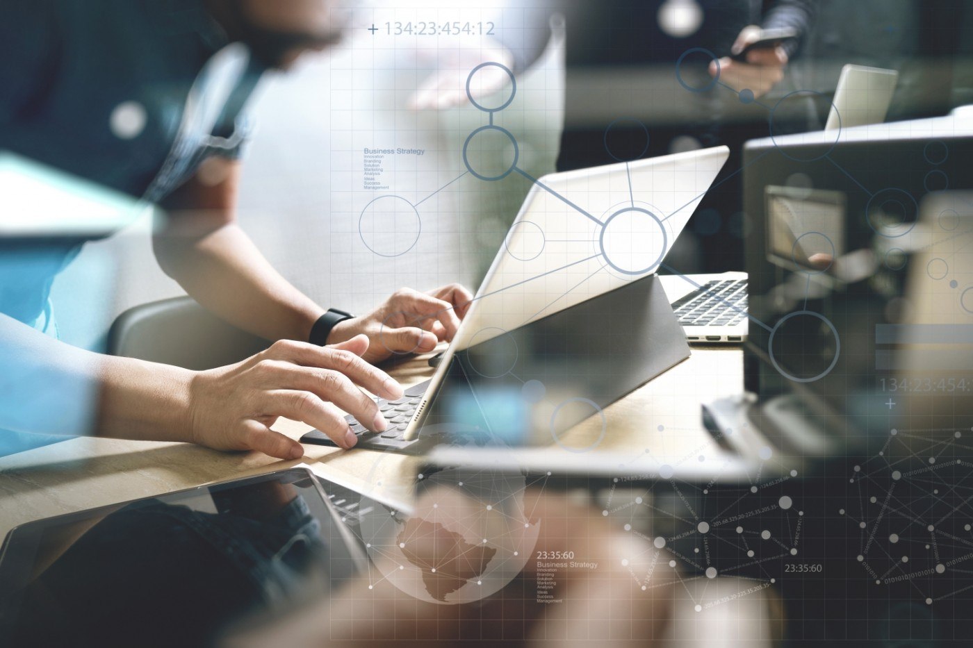 Rețeta digitalizării românești: open source, centralizare și salarii corecte