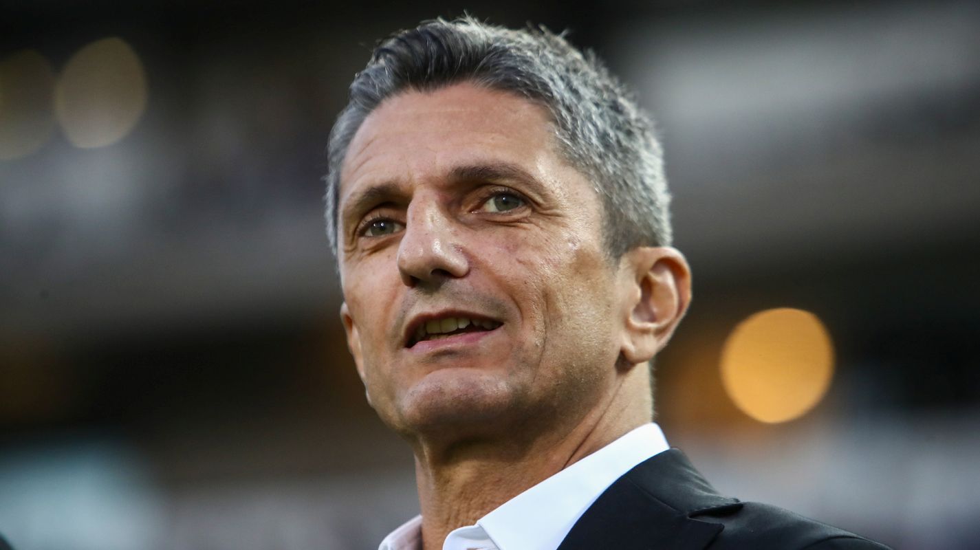 Gestul neașteptat al miliardarului Savvidis pentru Răzvan Lucescu. Cu cine s-a trezit la înmormântarea lui Mircea Lucescu