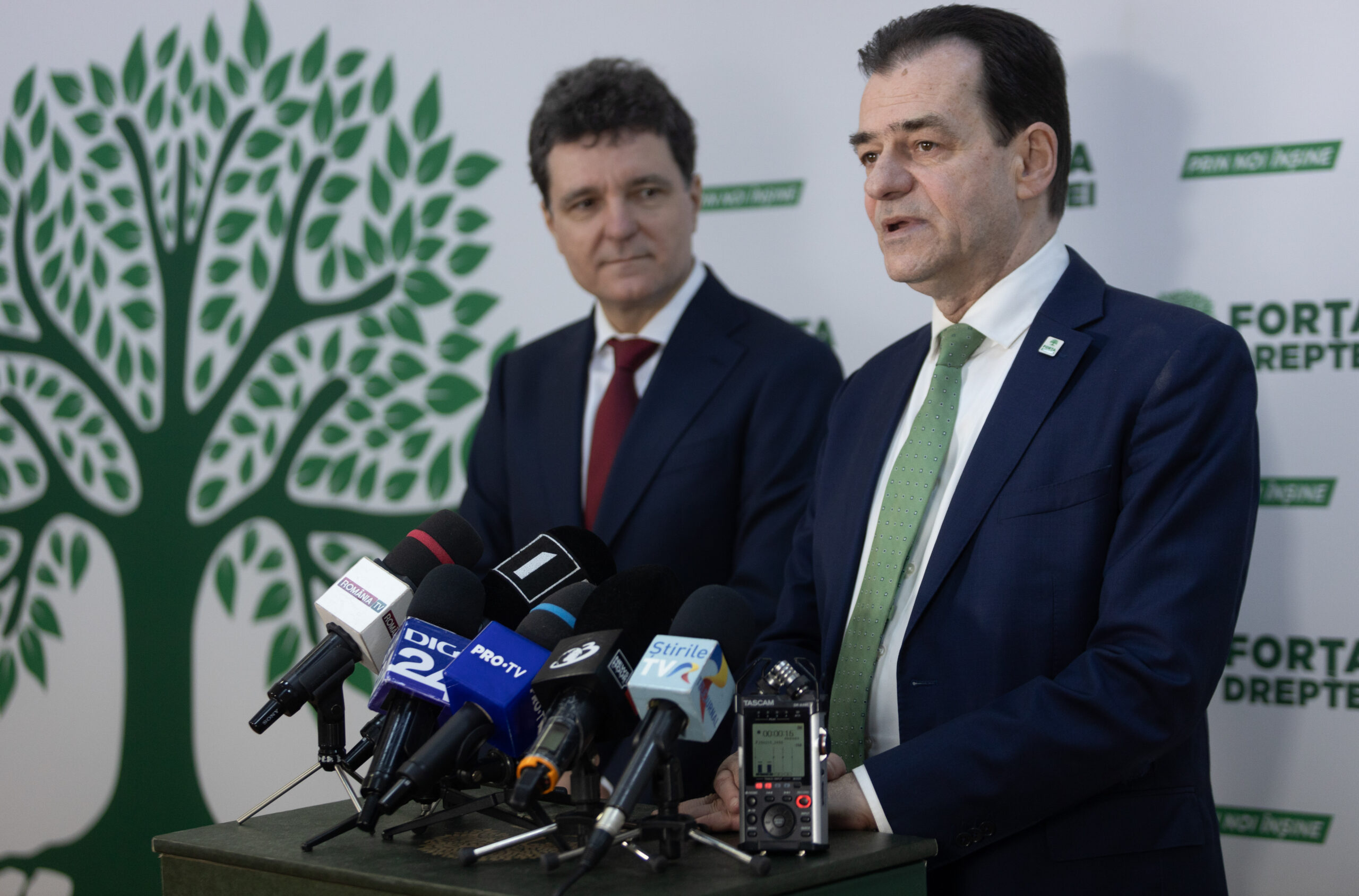 Ludovic Orban intervine în scandalul pozelor regizate cu Nicușor Dan și Coldea. Ce spune despre Elena Lasconi