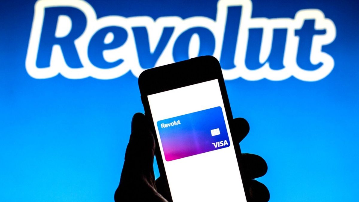 Revolut oferă tuturor angajaţilor câte 1.000 de lire sterline pentru a atrage mai multe companii să îşi deschidă conturi