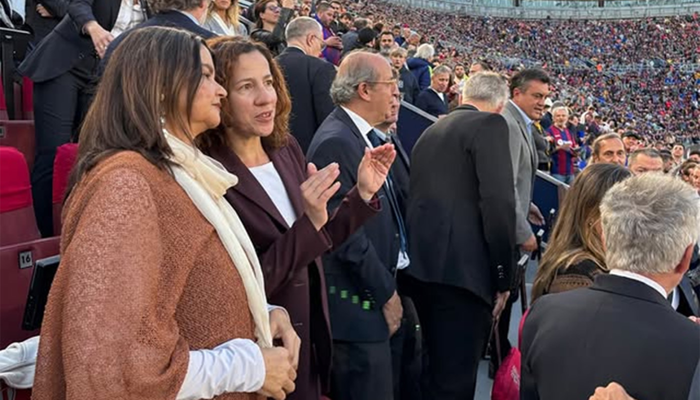 Cine e românca fotografiată în loja lui Joan Laporta la Barcelona – Real Madrid 2-0