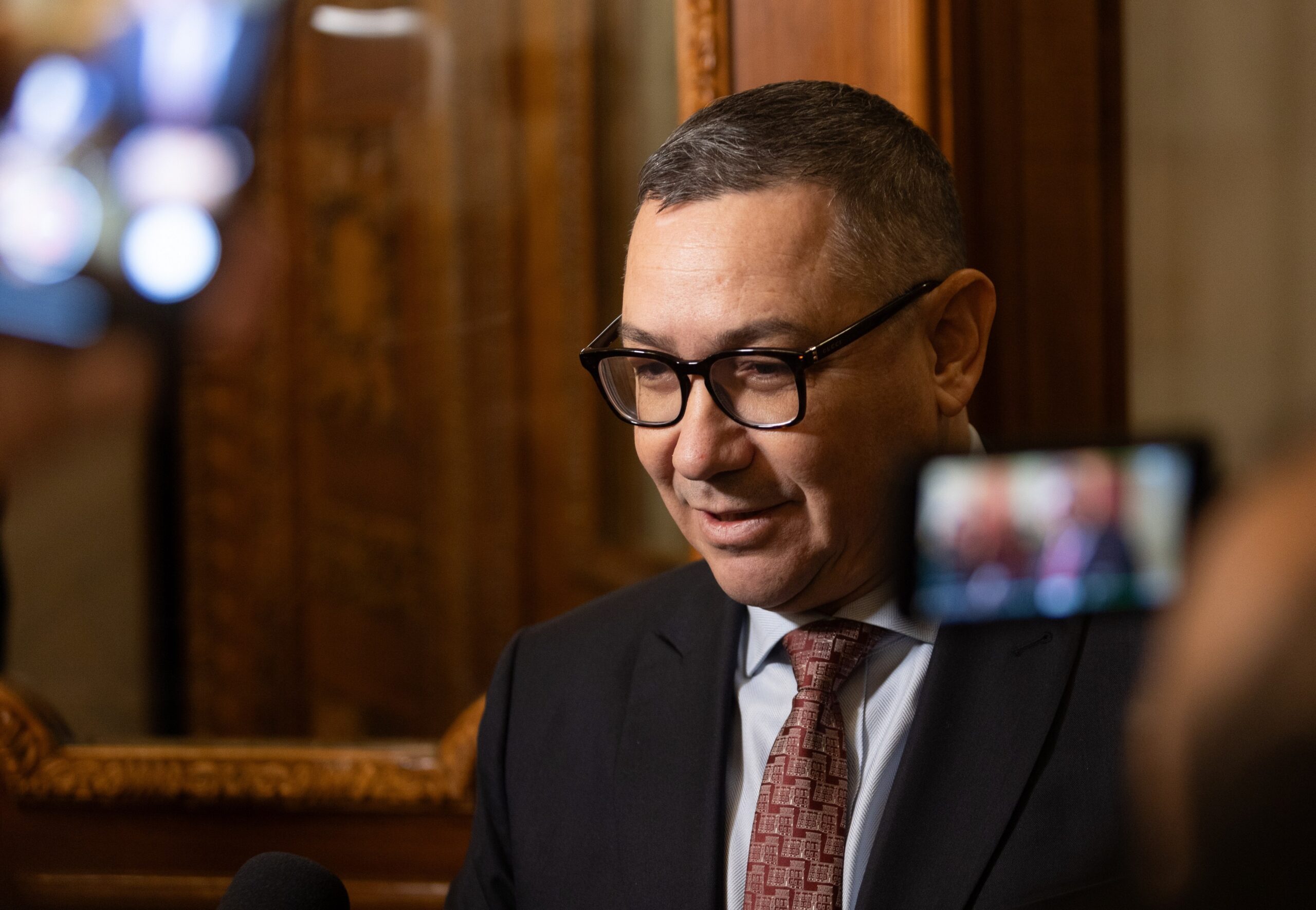 Victor Ponta avertizează: Guvernul Veștea nu intră nici măcar în procedura de învestire fără AUR. „Puneți mâna pe telefon să vorbiți cu George Simion!”