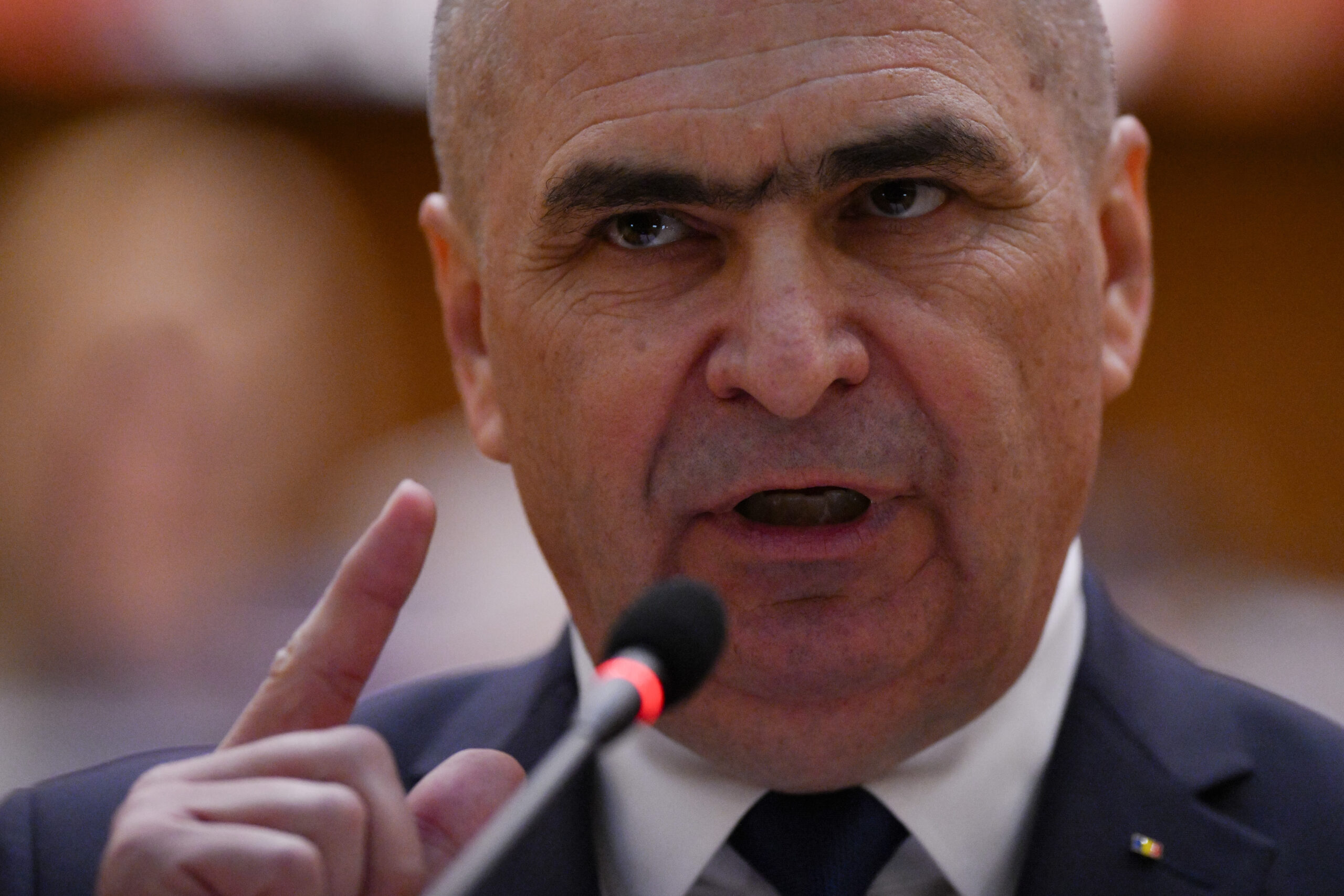 Scrisoare de protest din partea contestatarilor lui Bolojan. Cine sunt cei 22 de semnatari