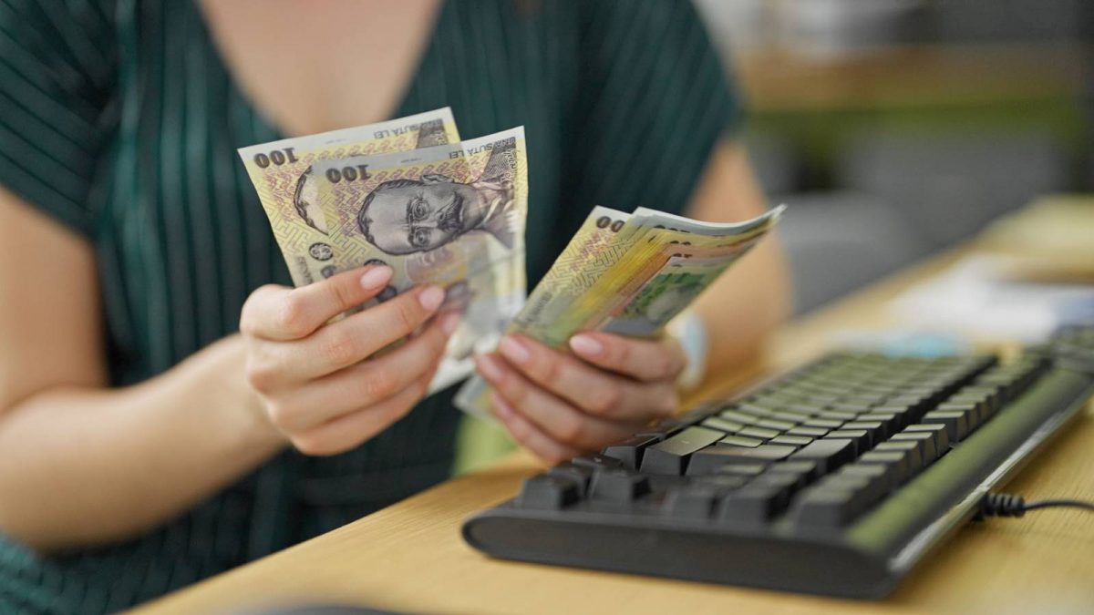Inflaţia ucide economia: În mai, inflaţia anuală s-a apropiat de 11%. Energia electrică: plus 55%; benzina: plus 30%; motorina: plus 36%; consum, aprilie: – 5,4%