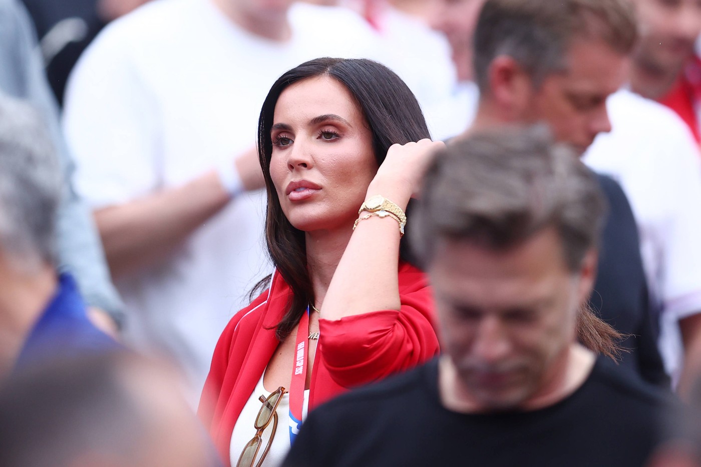 Ce ținea în mână soția fotbalistului în tribună, la meciul Panama