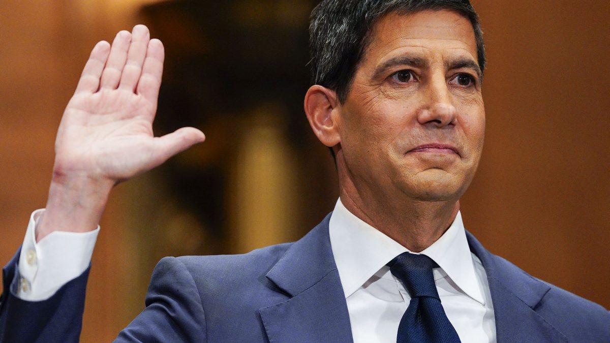 Rezerva Federală Americană menţine neschimbate ratele dobânzilor în prima şedinţă condusă de Kevin Warsh, cel pe care Trump l-a numit pentru a reduce dobânzile