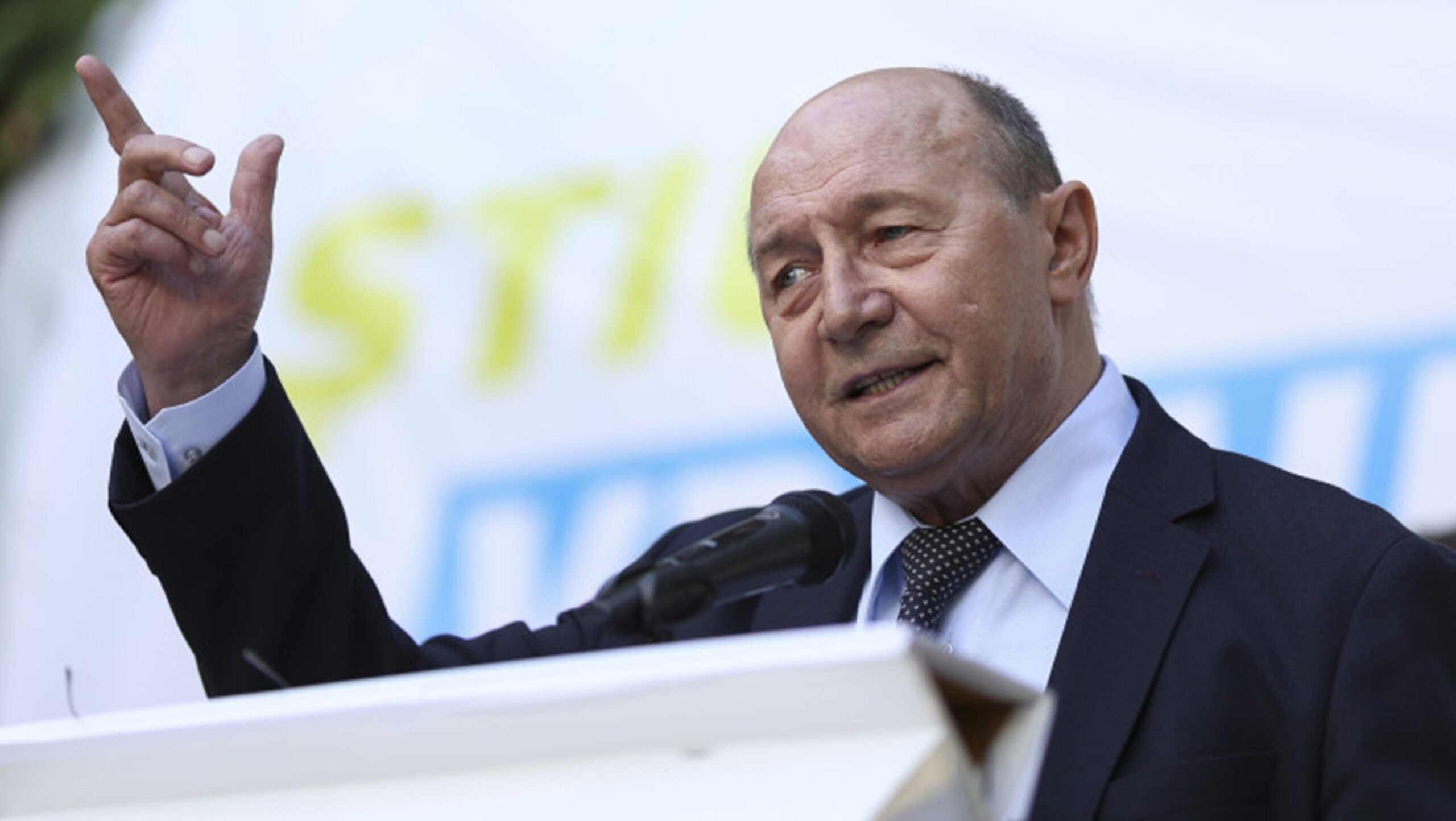 Băsescu atacă liderii politici: „Orbecăie în decizii” și „aproape că își trădează țara pentru interese mărunte”
