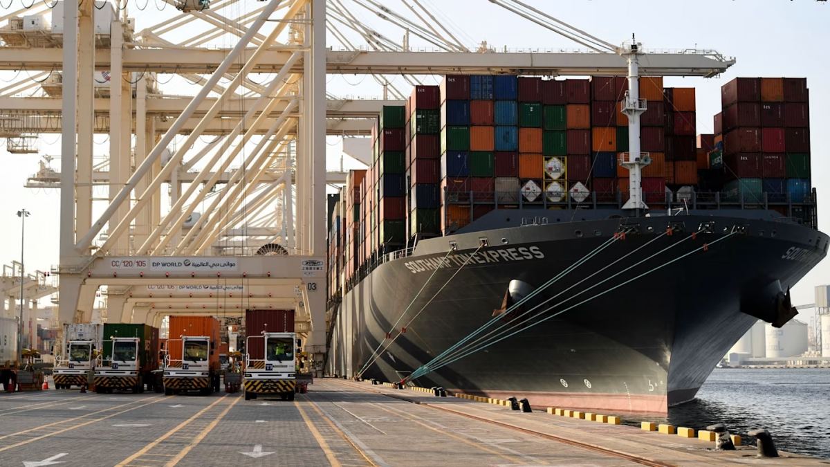 Dubai construiește un nou port în Fujairah pentru a ocoli Strâmtoarea Ormuz. Trump a început să perceapă taxe navelor care o tranzitează