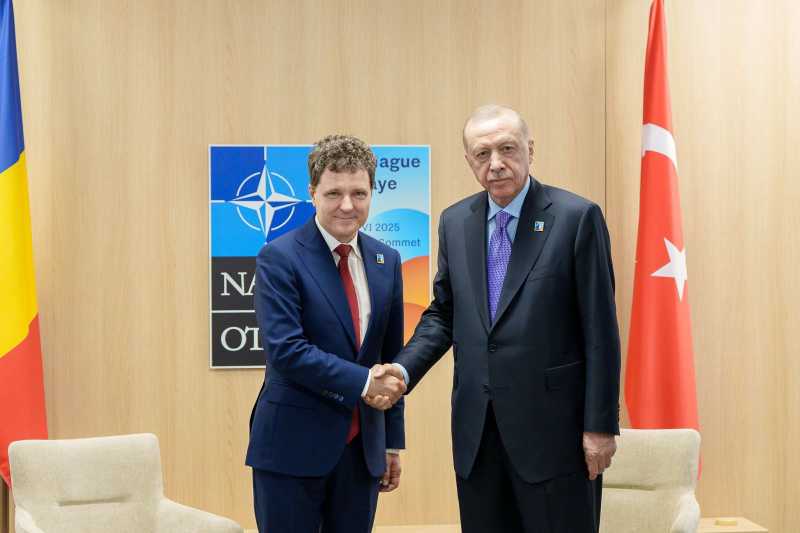 Ce va face Nicușor Dan cu pistolul primit cadou de la Erdogan la Summitul NATO?