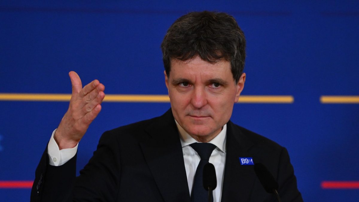 Nicușor Dan a intrat în singularitate – Aleph News