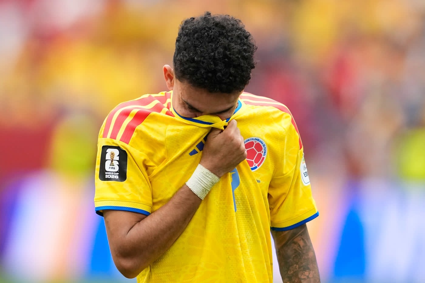 fotbaliștii Columbiei, în frunte cu superstarul Luis Diaz, au plâns în hohote pe teren după eliminarea de la Cupa Mondială