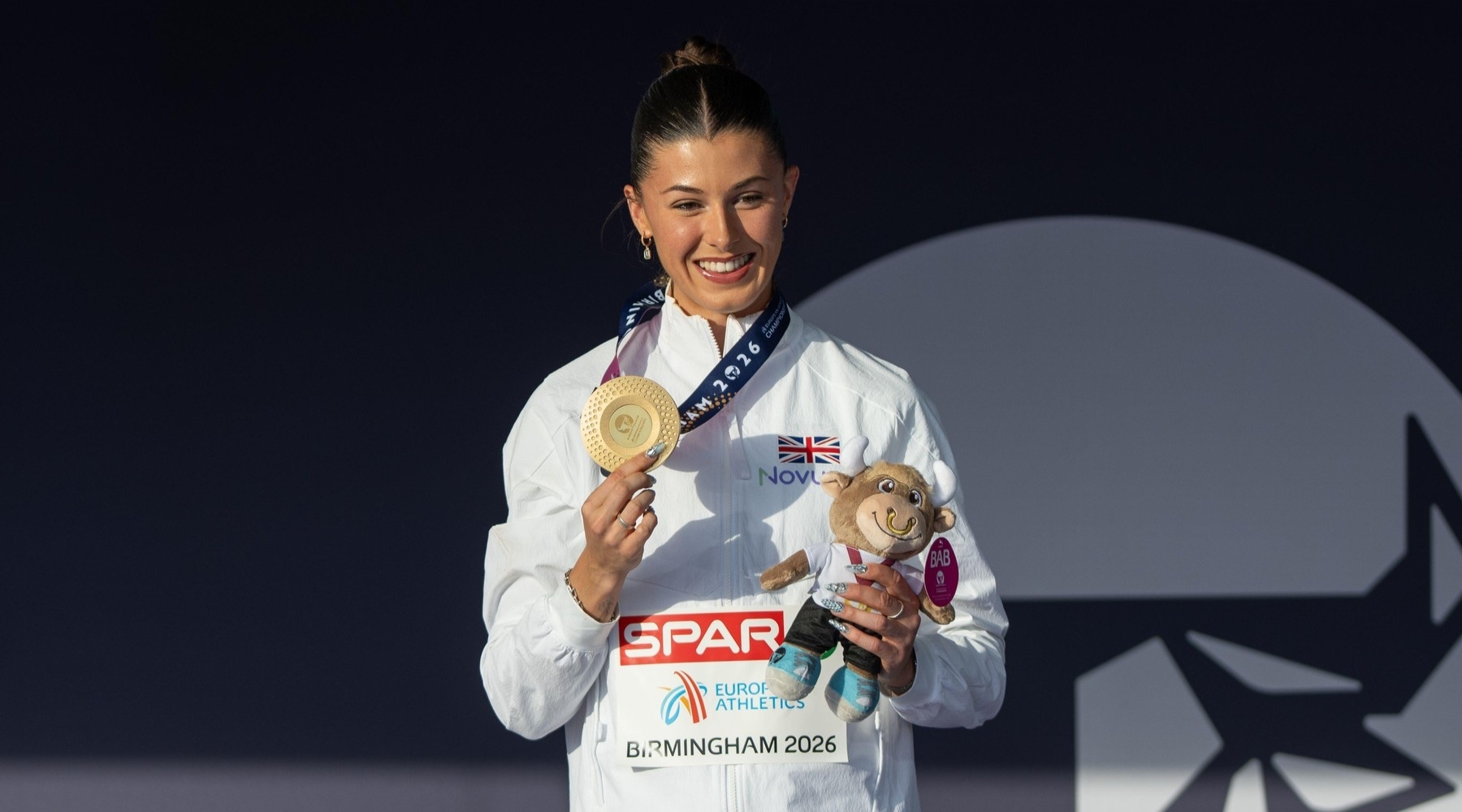 Amy, atleta care a studiat la Cambridge, își antrenează creierul cu integrame