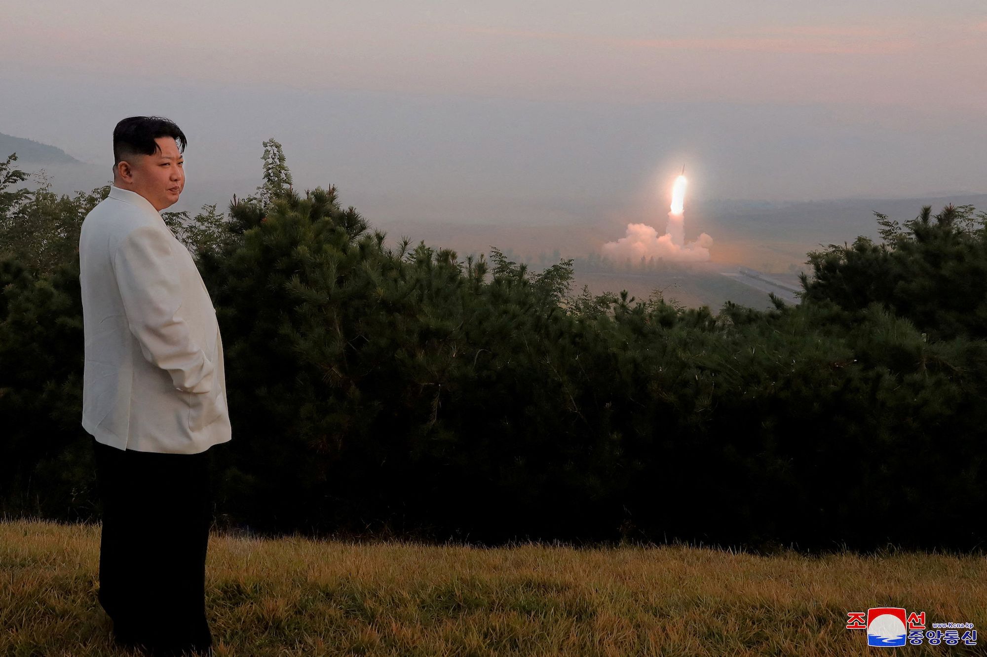 Coreea de Nord a lansat 10 rachete în Marea Japoniei după ce a refuzat oferta lui Trump