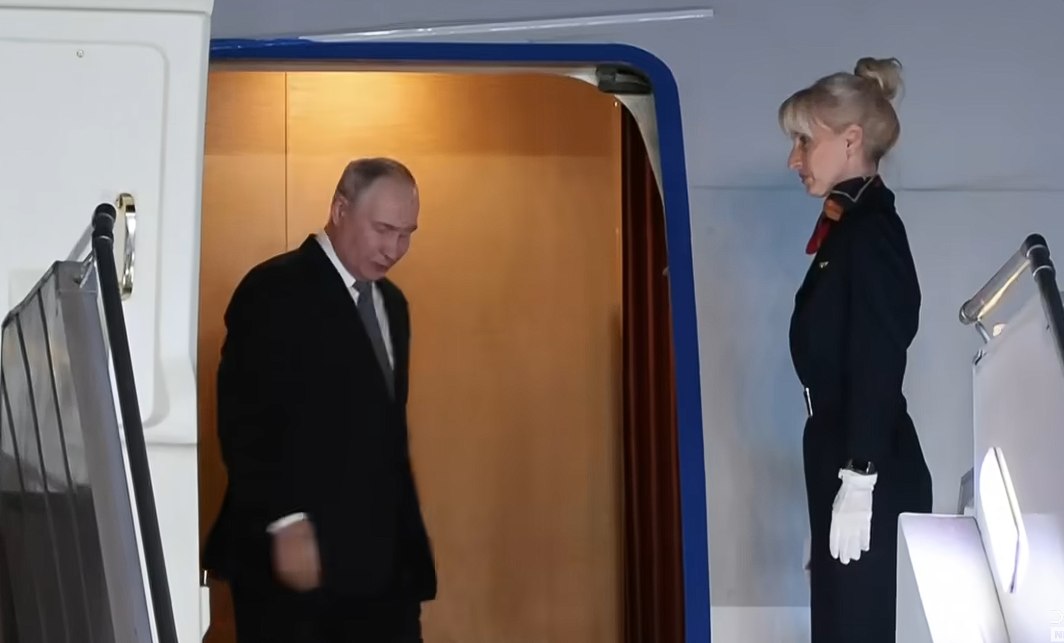 Toți ochii pe Delhi: Putin a ajuns în India pentru cel mai tensionat summit BRICS. Întâlnire cu liderii Iranului și Chinei