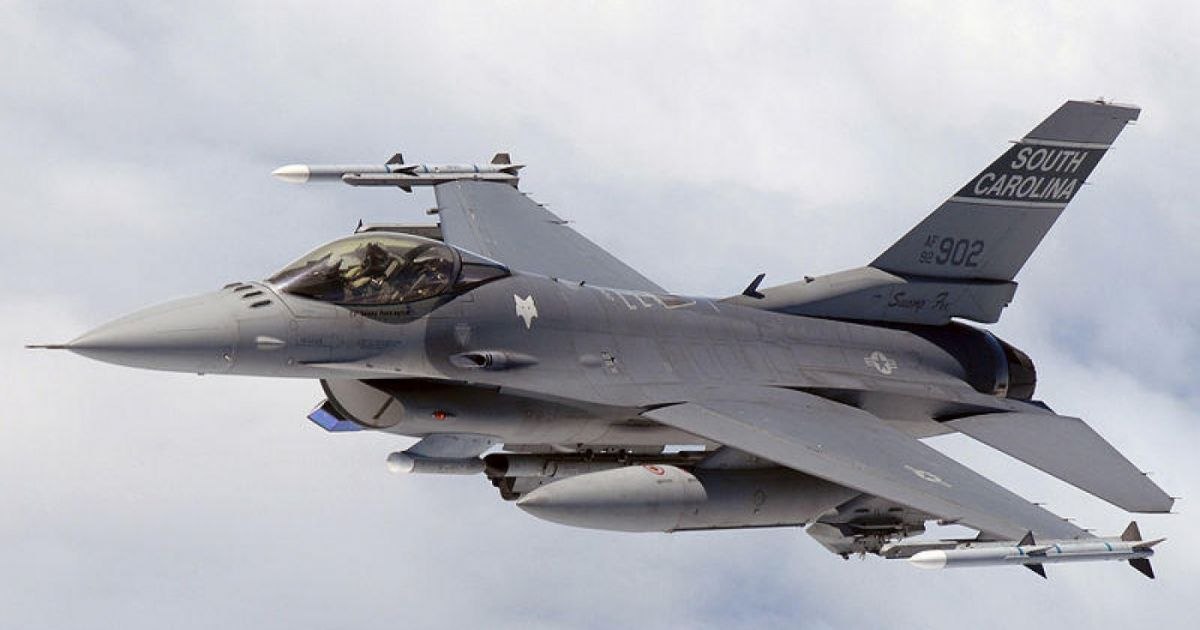Un avion F-16 american s-a prăbușit lângă o bază NATO din Germania. Pilotul este rănit