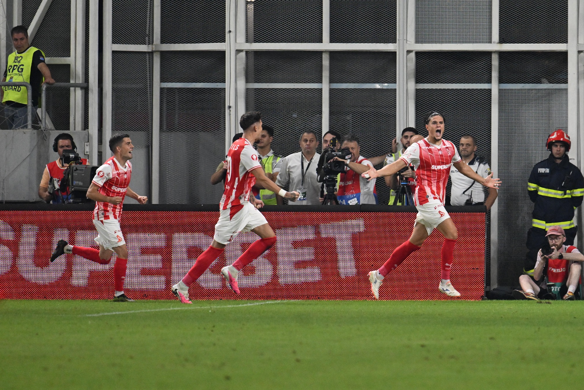 Ce lovitură a dat Dinamo cu mijlocașul spaniol! Daniel Pancu, uimit: „Cea mai bună mutare!”
