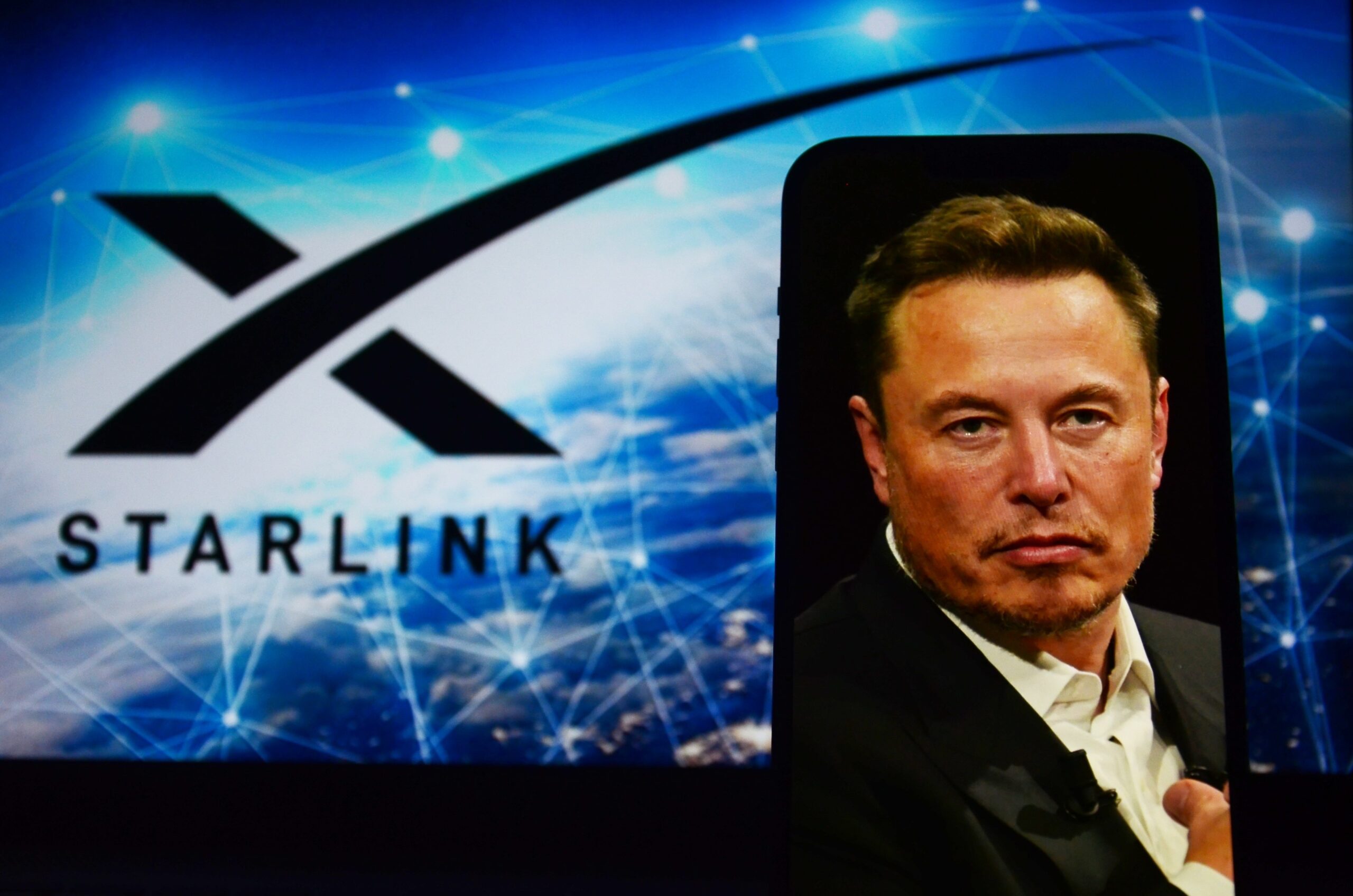 Elon Musk sugerează că a limitat personal accesul armatei ucrainene la Starlink. Ce reproșează Kievului