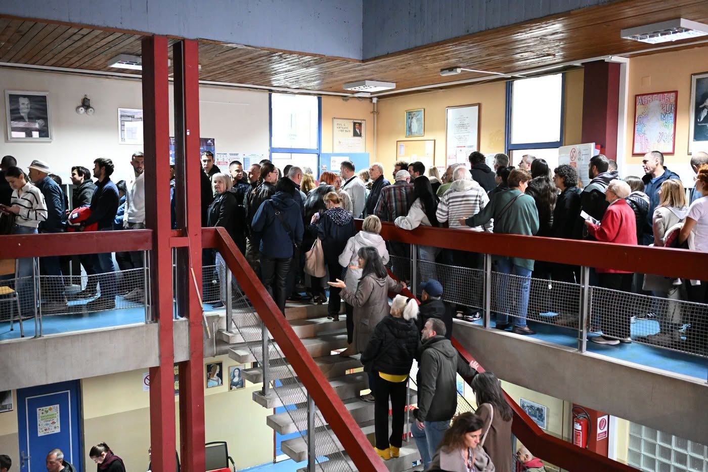 Secțiile de vot s-au închis în Serbia. Prezența depășise 64% până la ora 18.00. Jandarmeria a împânzit centrul Belgradului