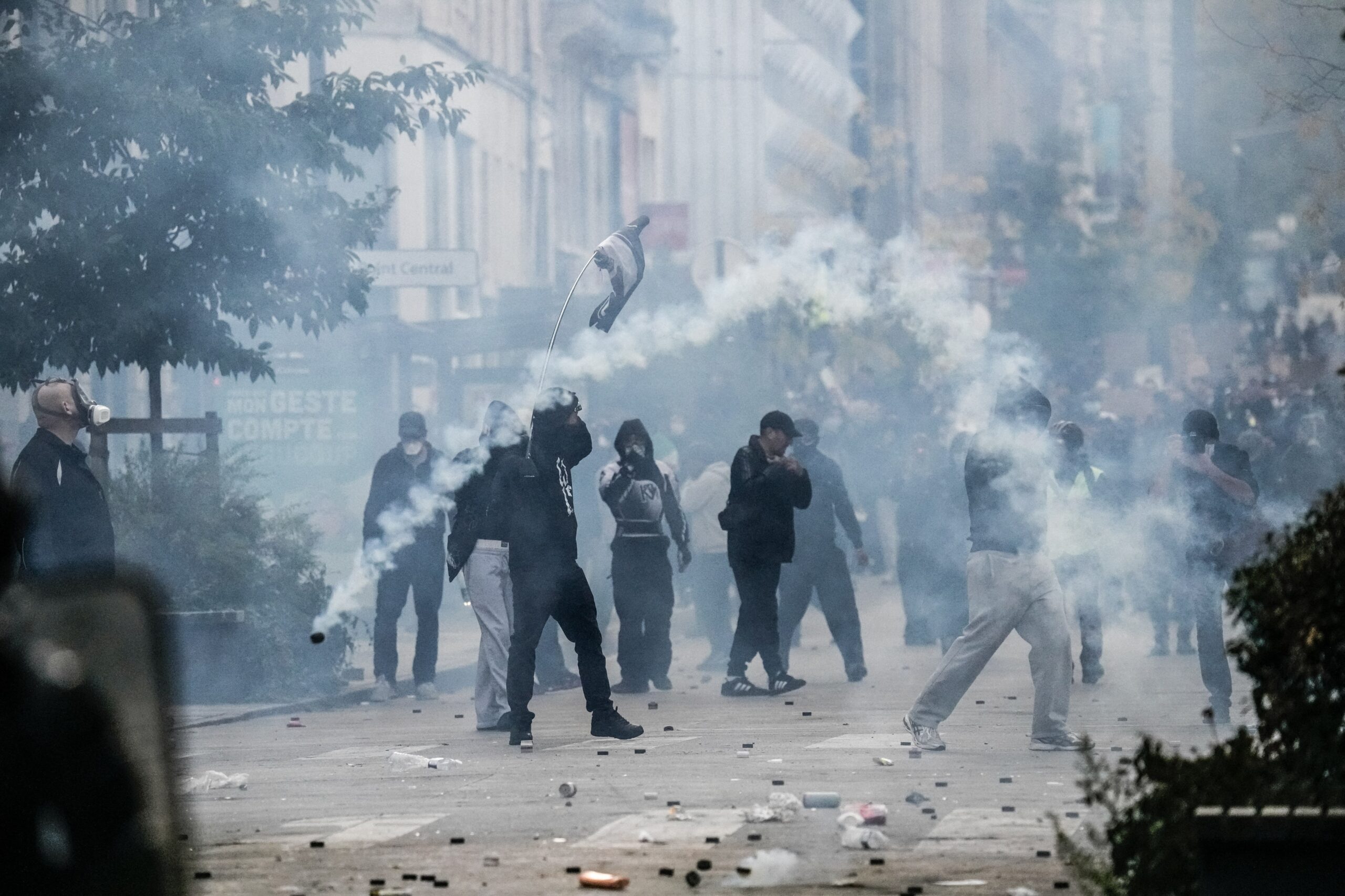 Revolta generației Z se extinde în Europa. De la nemulțumiri economice la cereri de schimbare politică