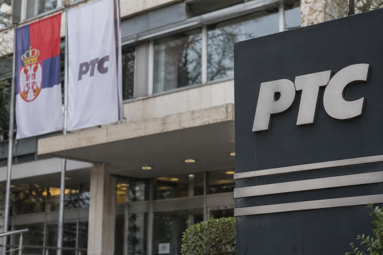 Alertă falsă cu bombă la televiziunea publică din Serbia, în plină criză politică. Patru clădiri au fost evacuate complet chiar în timpul principalului jurnal de știri